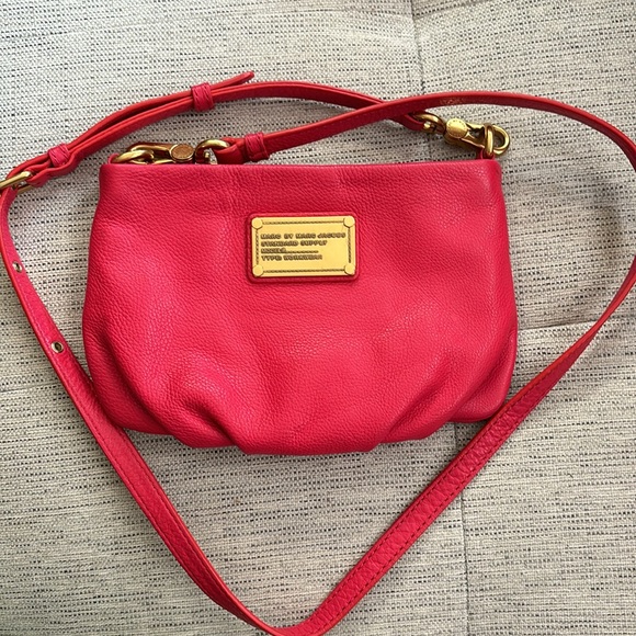 Lightly used pink Marc Jacobs handbag - Picture 3 of 4